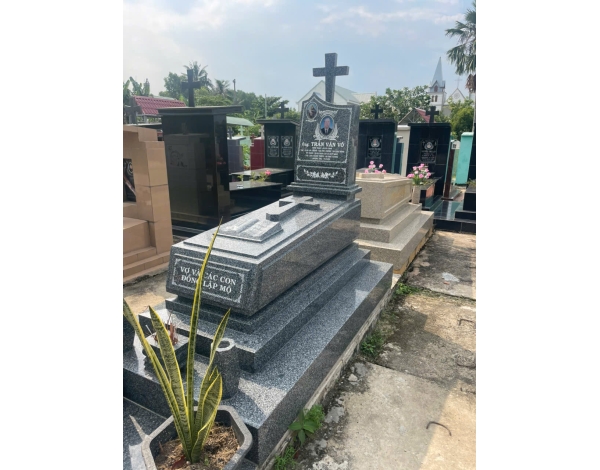 Mộ Đá Granite Nguyên Khối, Giải Pháp Bền Vững, Sang Trọng Cho Công Trình Tâm Linh 1