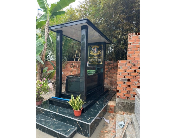 Mẫu Mộ Đá Granite Xanh Nguyên Khối Đẹp – Sang Trọng, Bền Vững Theo Thời Gian 1