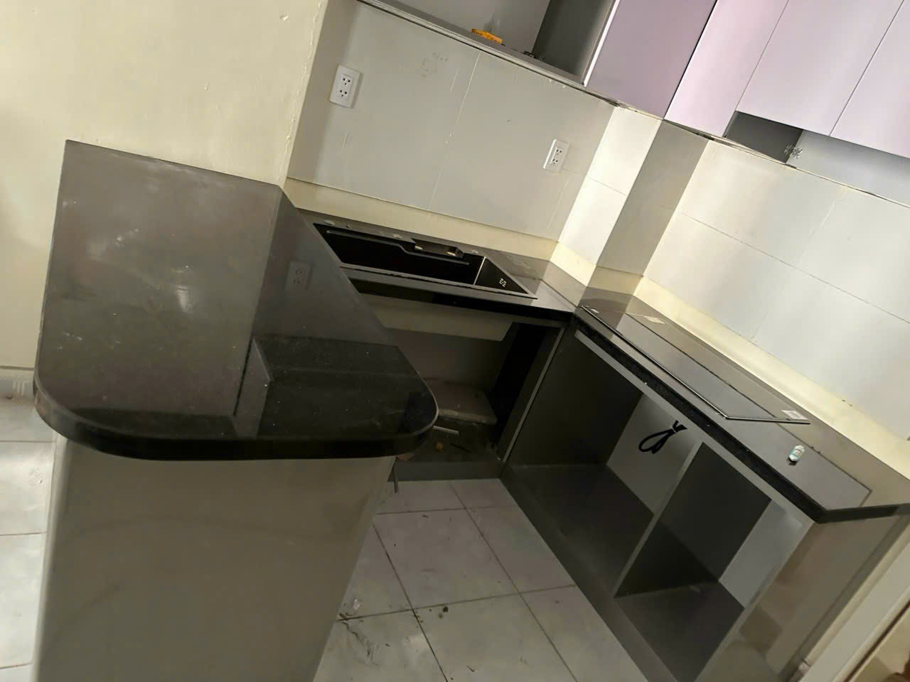 10+ Mẫu Bàn Bếp Bằng Đá Hoa Cương Sang Trọng, Bền Đẹp Cho Mọi Không Gian