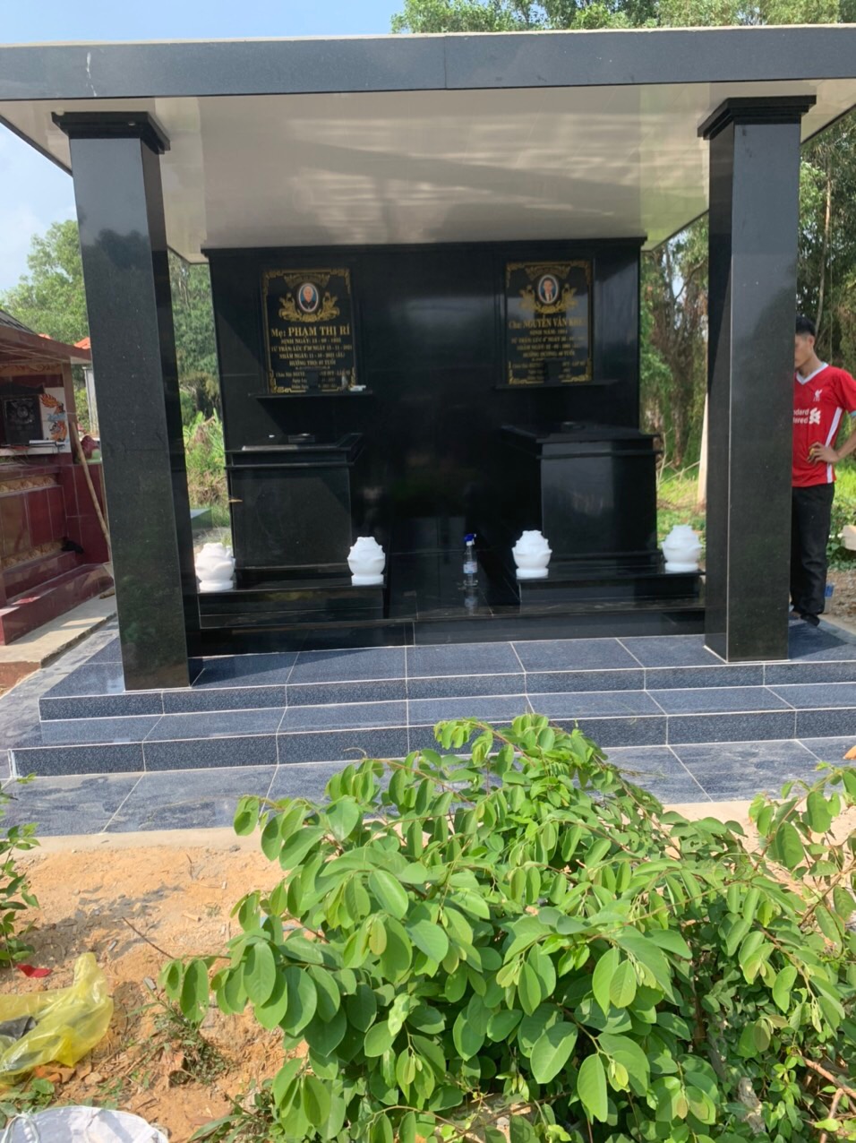 Nhà Mộ