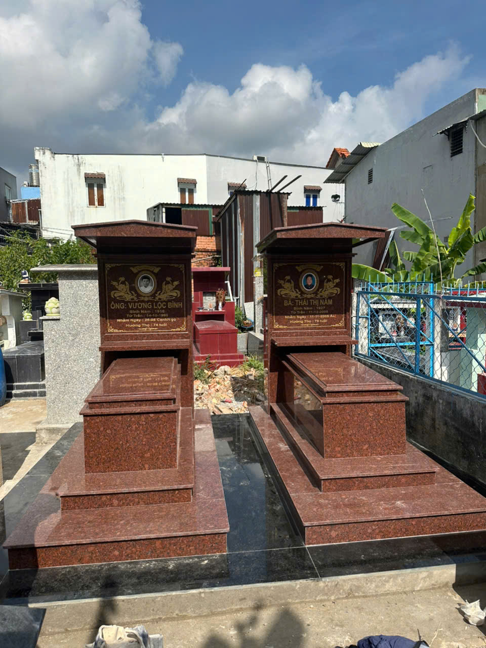 Mẫu Mộ Đôi Đá Hoa Cương Đẹp – Sang Trọng, Bền Vững Và Trang Nghiêm