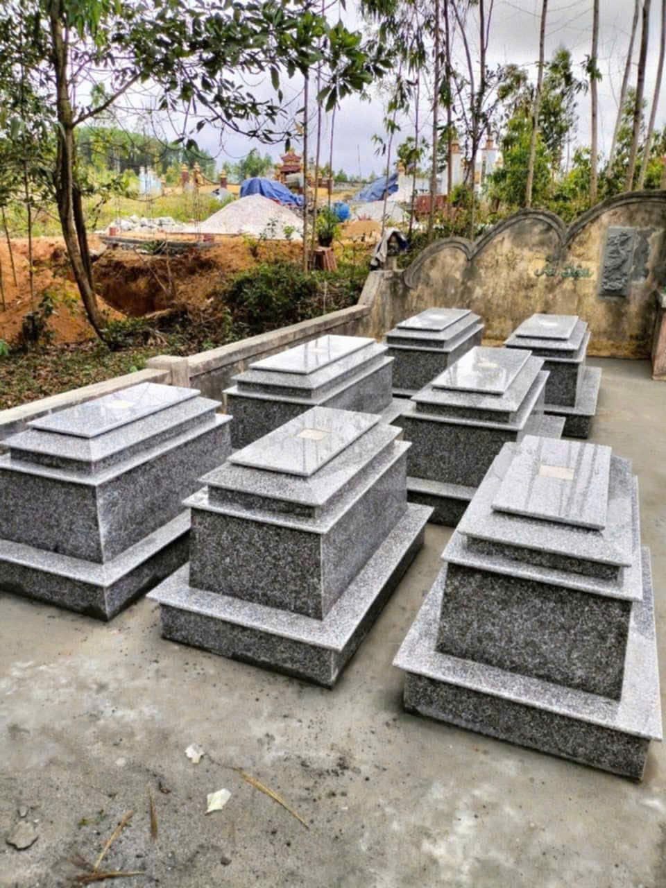 Giá Mộ Đá Hoa Cương TPHCM – Cập Nhật Mới Nhất & Kinh Nghiệm Chọn Mẫu Bền Đẹp